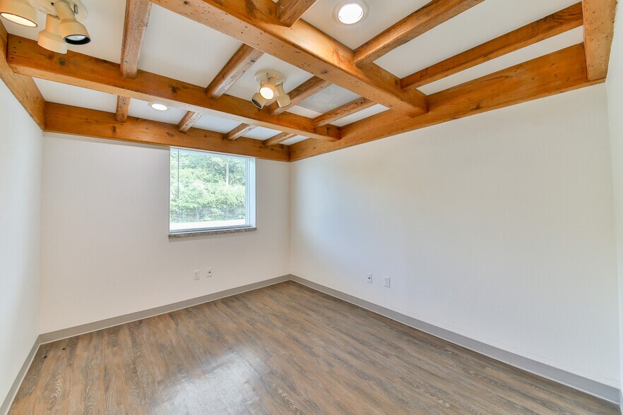 More Photos Of 423 S 8th St, La Porte Distribution For Lease