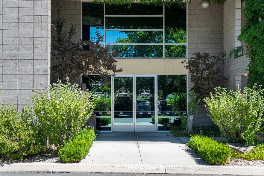 More Photos Of 850 E Patriot Blvd, Reno Showroom For Sale