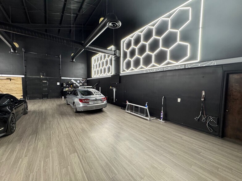 More Photos Of 2429-2458 Walnut Ridge St, Dallas Light Manufacturing For Lease