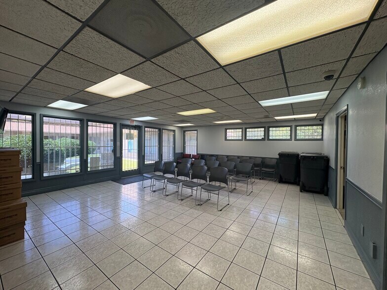 More Photos Of 523 W Wheatland Rd, Duncanville Medical For Sale