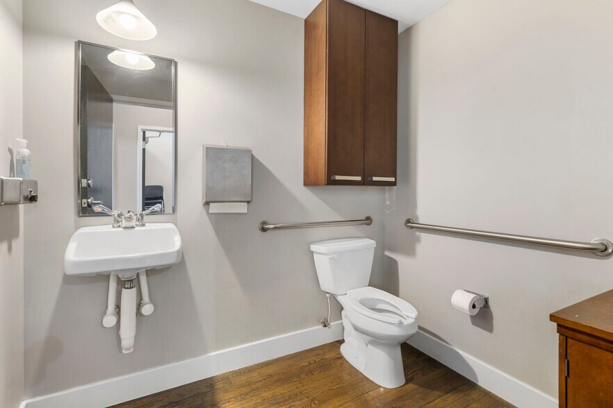 More Photos Of 429-431 N Boonville Ave, Springfield General Retail For Lease