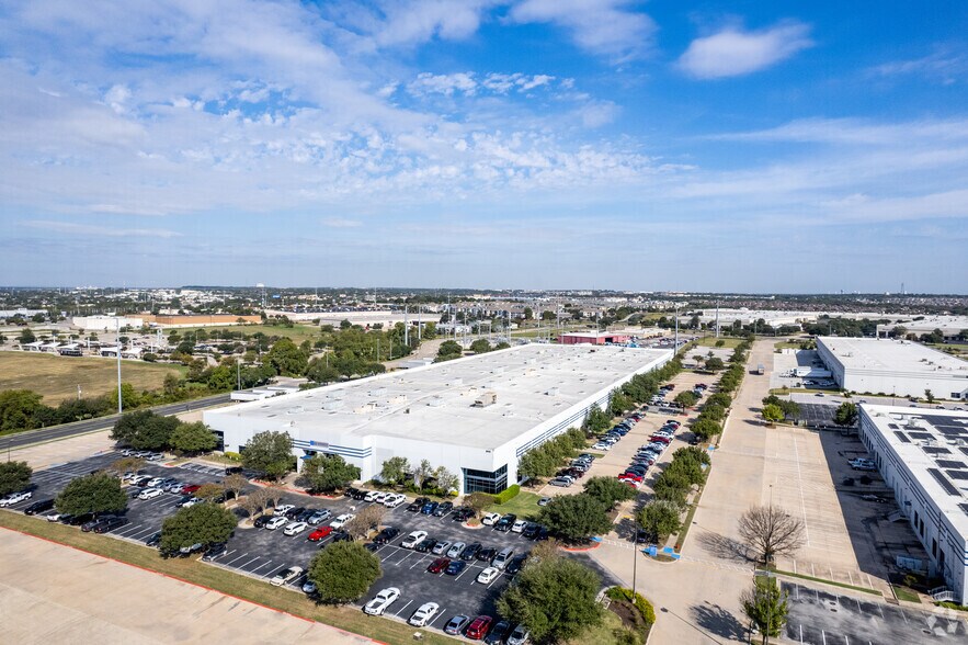 More Photos Of 600 Center Ridge Dr, Austin Flex For Lease