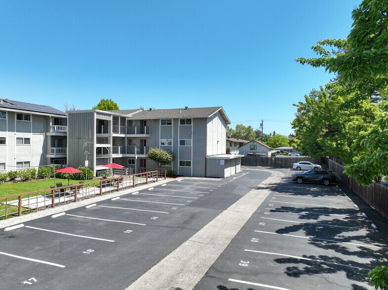 More Photos Of 8025 Beverly Dr, Rohnert Park Apartments For Sale