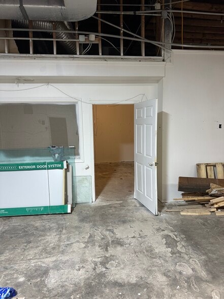 More Photos Of 398 Auburn Rd, Pontiac Warehouse For Lease