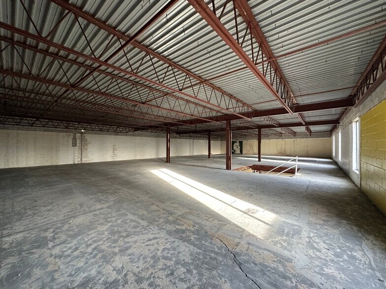 More Photos Of 1421 Laurens Rd, Greenville Storefront Retail Office For Lease