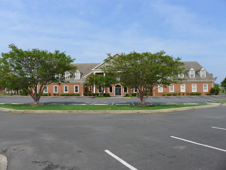 More Photos Of 23000 Moakley St, Leonardtown Medical For Lease