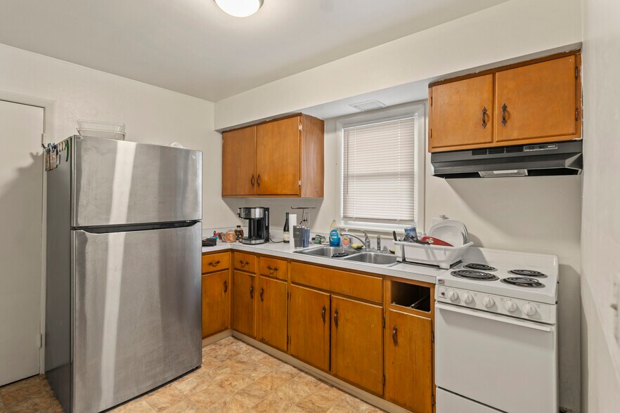 More Photos Of 1879 Central Ave, Albany Freestanding For Sale