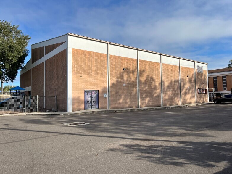 More Photos Of 6612 Arlington Expy, Jacksonville Schools For Lease