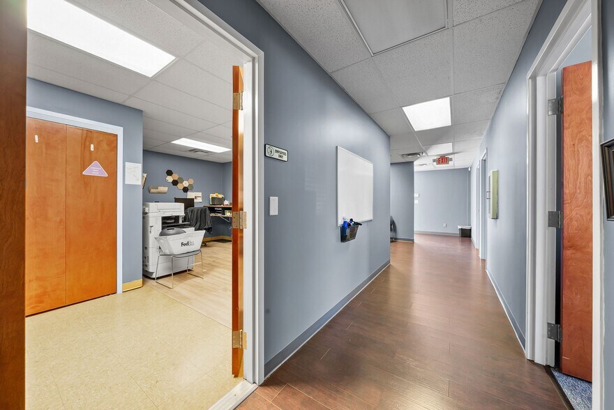More Photos Of 112 Center Ct, Clarksville Office Residential For Sale