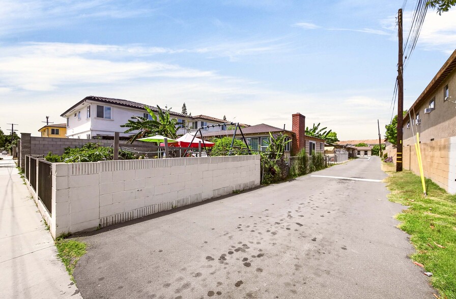 Primary Photo Of 15013 Indiana Ave, Paramount Apartments For Sale