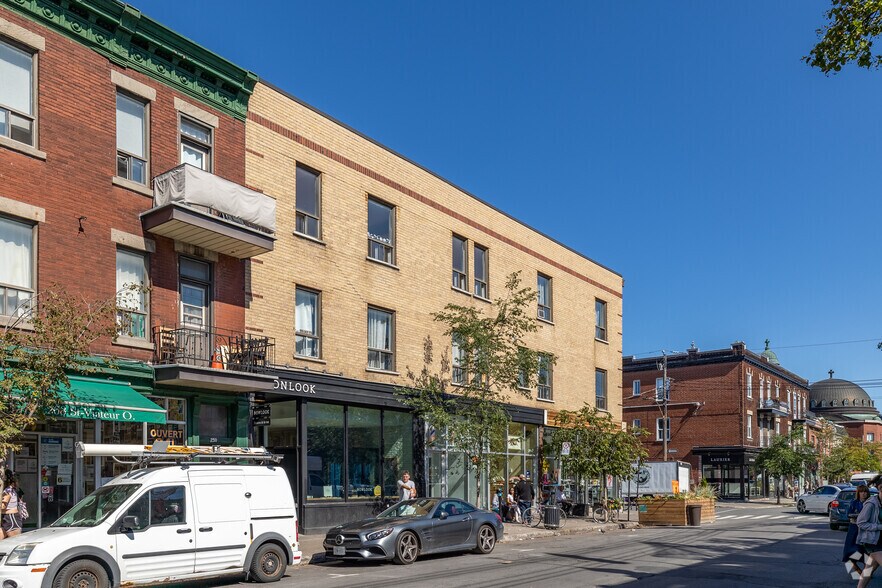 More Photos Of 251-257A Rue Saint-Viateur O, Montréal Storefront Retail Residential For Lease