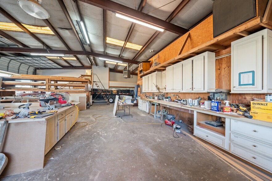 More Photos Of 6310 Deihl Rd, Houston Warehouse For Sale