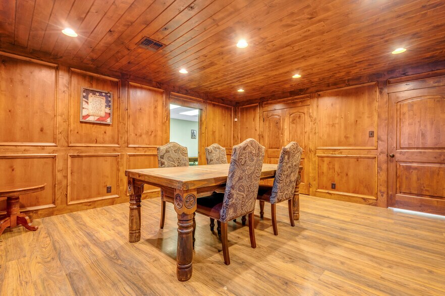 More Photos Of 101 S Main St, Quitman Office For Sale