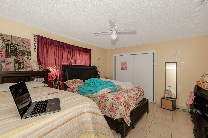 More Photos Of 4063-4065 SW 51st St, Fort Lauderdale Apartments For Sale
