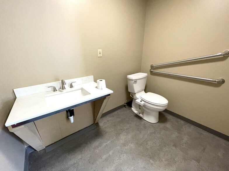 More Photos Of 220 N Phoenix Ave, Russellville Medical For Sale