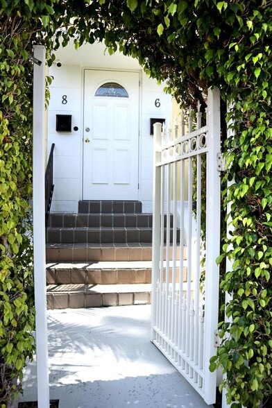 More Photos Of 172 N County Rd, Palm Beach Apartments For Sale