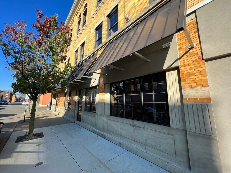More Photos Of 212 E 3rd St, Uhrichsville Storefront Retail Office For Lease