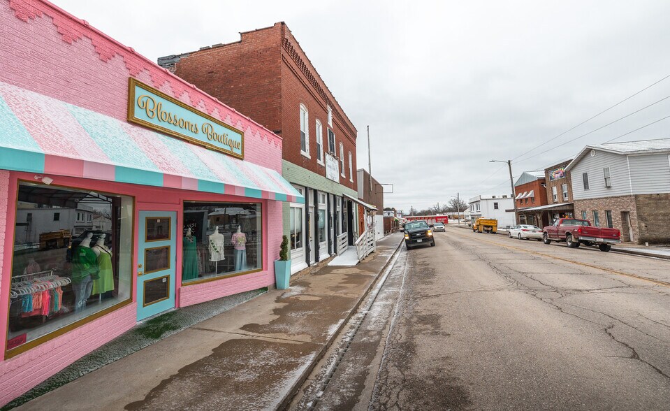 Primary Photo Of 305 S Alvarado Ave, Belle General Retail For Sale