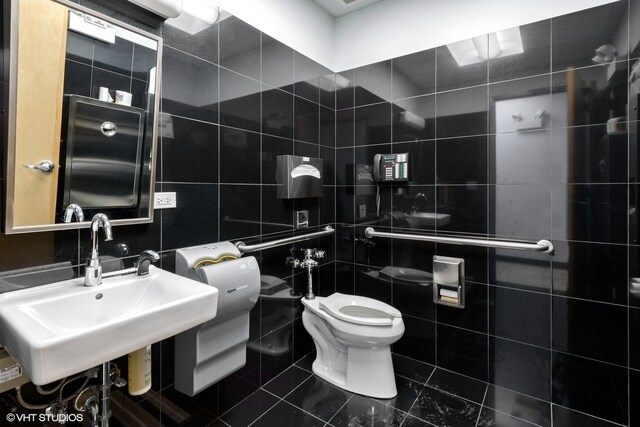 More Photos Of 2734 N Lincoln Ave, Chicago Office Residential For Lease