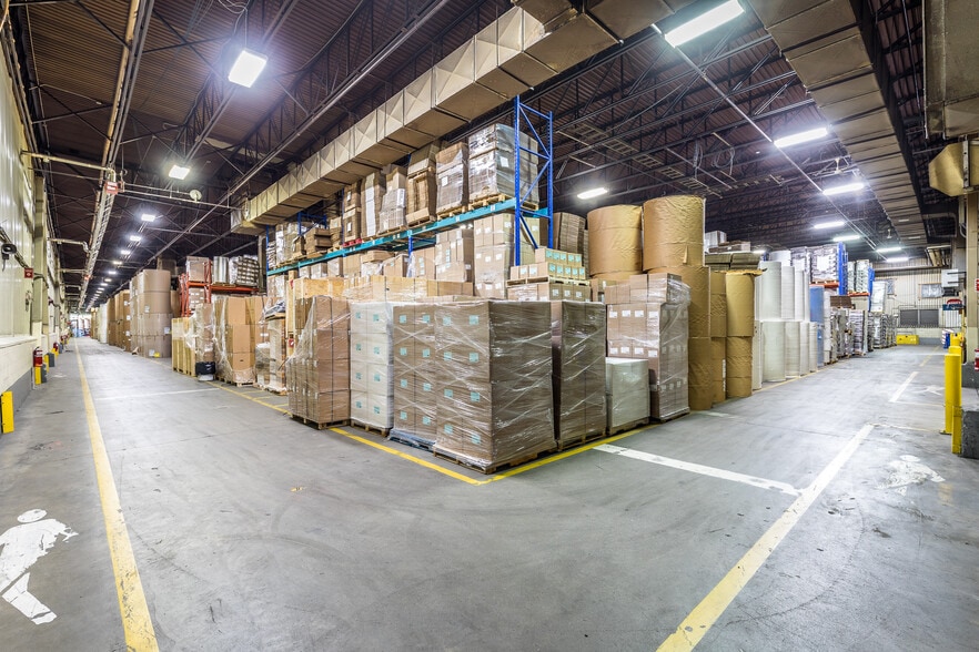 More Photos Of 500 Rue Léger, Riviere-beaudette Manufacturing For Lease
