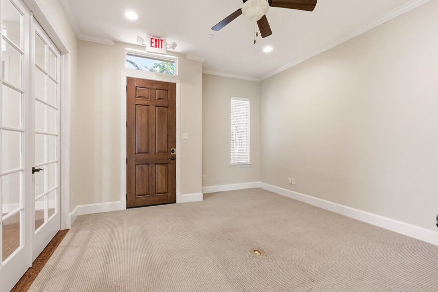 More Photos Of 11623 Spring Cypress Rd, Tomball Office For Sale