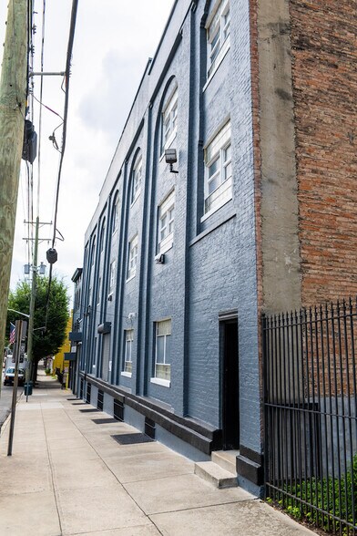 More Photos Of 2025-2033 Elm St, Cincinnati Warehouse For Sale