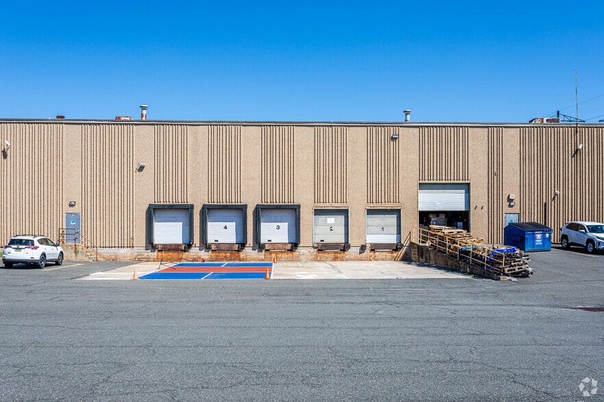 More Photos Of 195 Carter Dr, Edison Warehouse For Lease