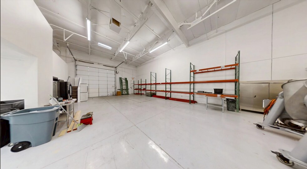 More Photos Of 1745 W Deer Valley Rd, Phoenix Light Distribution For Sale