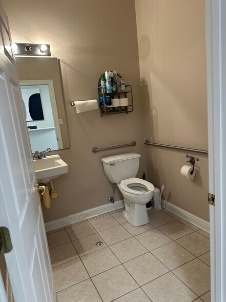 More Photos Of 2270 7th St, Mandeville Office For Lease