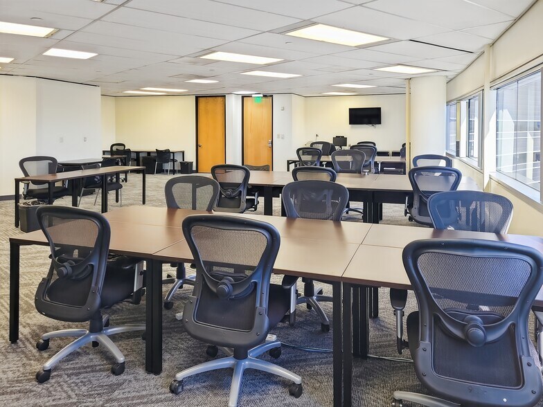 More Photos Of 5050 Quorum Dr, Dallas Coworking Space