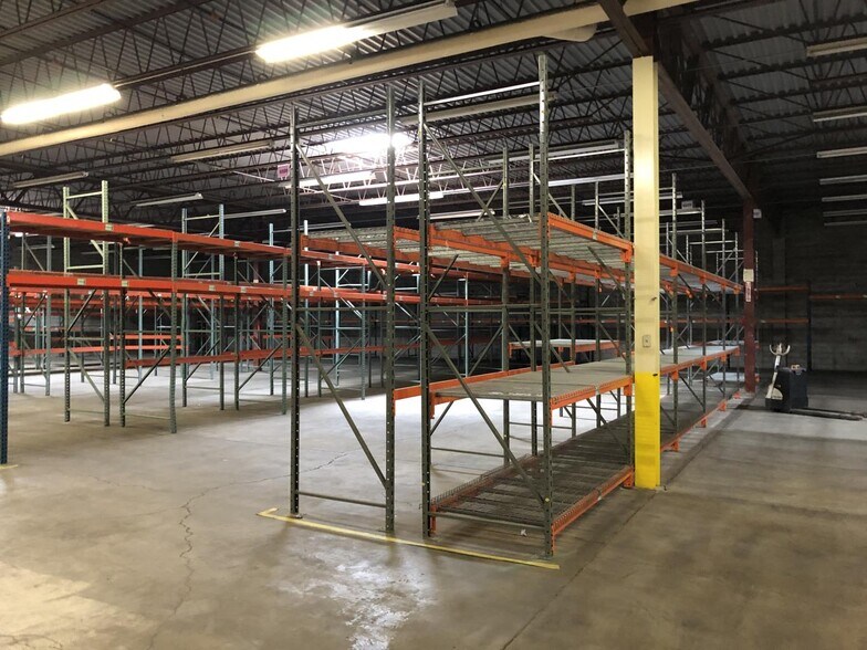 More Photos Of 375 Commerce Dr, Buffalo Distribution For Lease