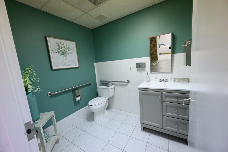 More Photos Of 504 Hamburg Tpke, Wayne Medical For Lease
