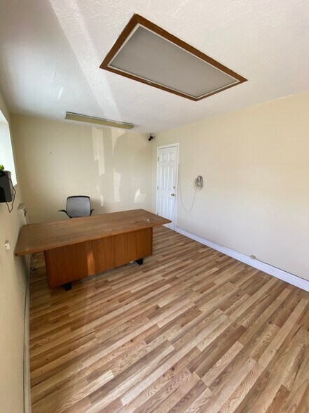 More Photos Of 266 Button Ave, Manteca Warehouse For Lease