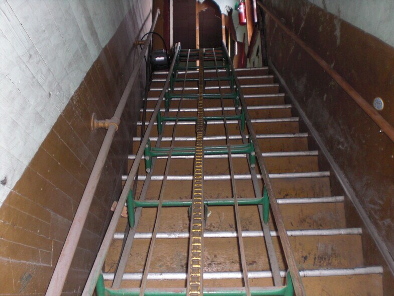More Photos Of 113 S Washington St, Carbondale Flex For Sale
