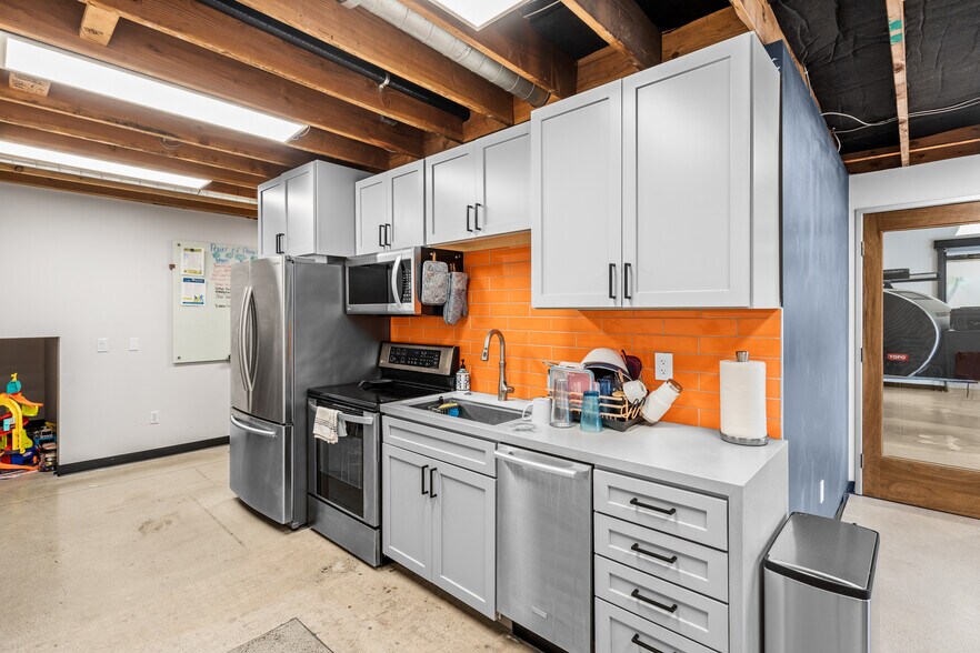 More Photos Of 225-231 W 16th St, National City Service For Sale