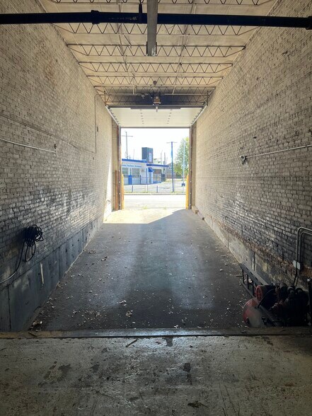 More Photos Of 5707 N Northwest Hwy, Chicago Manufacturing For Sale