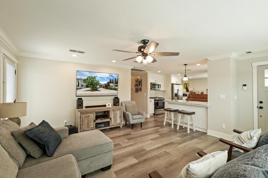 More Photos Of 595 E Augusta St, Woodbridge Apartments For Sale