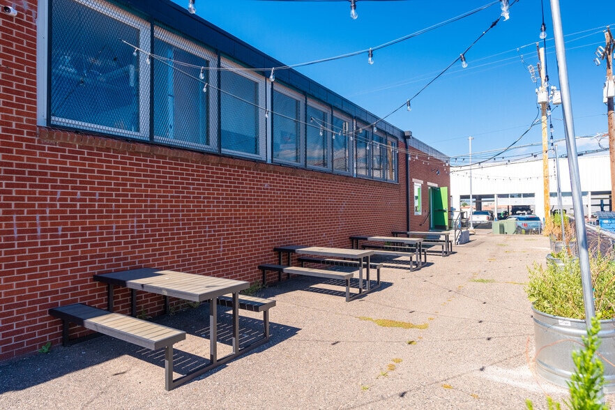 More Photos Of 2171 S Grape St, Denver Restaurant For Lease