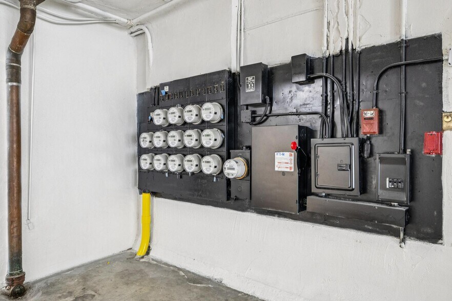 More Photos Of 237 Cumberland St, San Francisco Multifamily For Sale