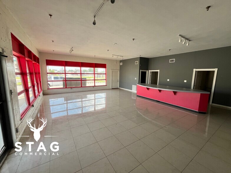 More Photos Of 201 Eagle Dr, Denton Storefront Retail Office For Lease