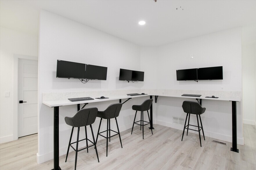 More Photos Of 42 Garden Ctr, Broomfield Office For Lease