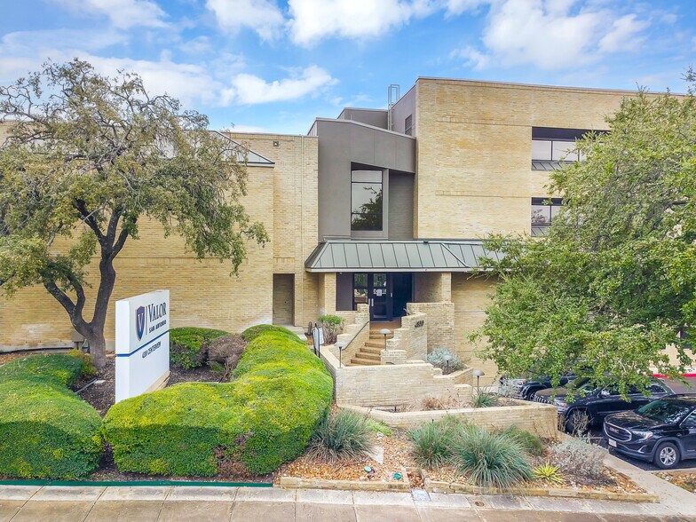 More Photos Of 4300 Centerview, San Antonio Office For Sale