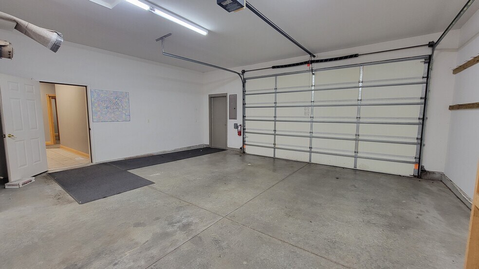 More Photos Of 1881 NW Station Parkway, Andover Office Residential For Lease