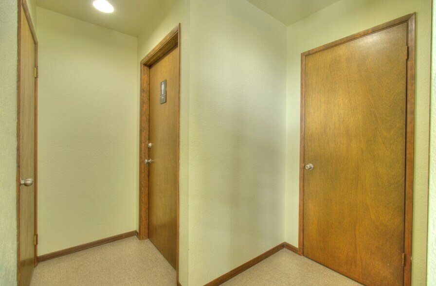 More Photos Of 29820 Ellensburg Ave, Gold Beach Office For Sale