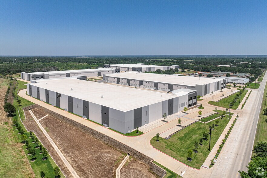 More Photos Of 3411 Mingo Rd, Denton Unknown For Lease