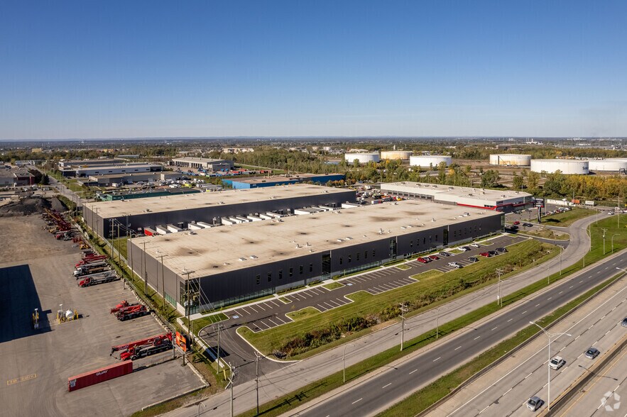 More Photos Of 11235 Boul Métropolitain E, Montréal Distribution For Lease