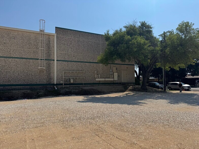 More Photos Of 8539 NE Loop 410, San Antonio Service For Lease