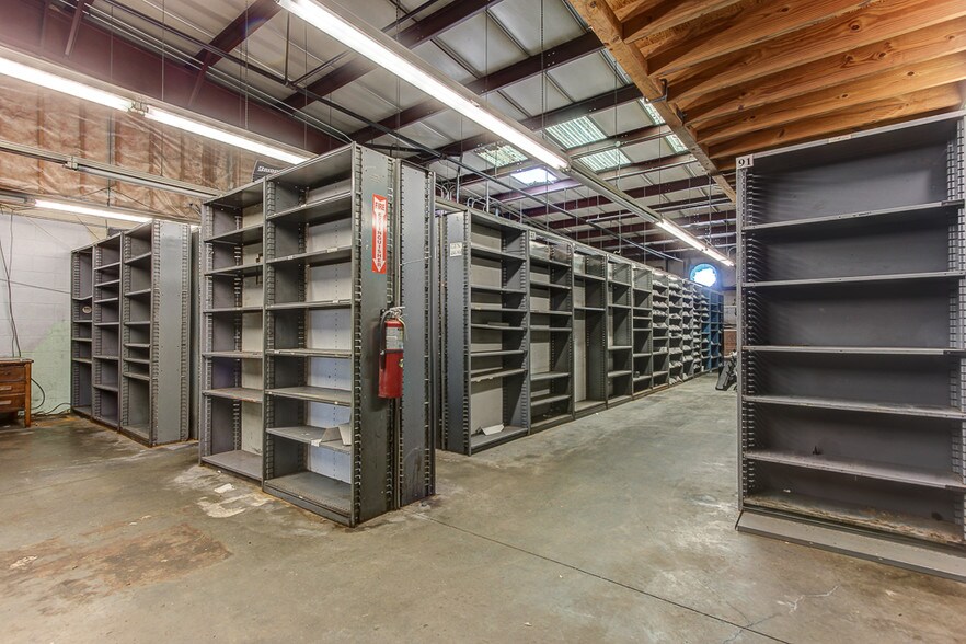 More Photos Of 709 New Franklin Rd, Lagrange Freestanding For Lease