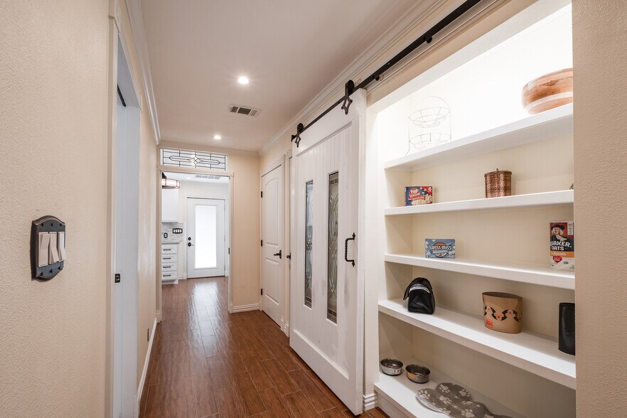 More Photos Of 11620 Fostoria Rd, Cleveland Office For Sale