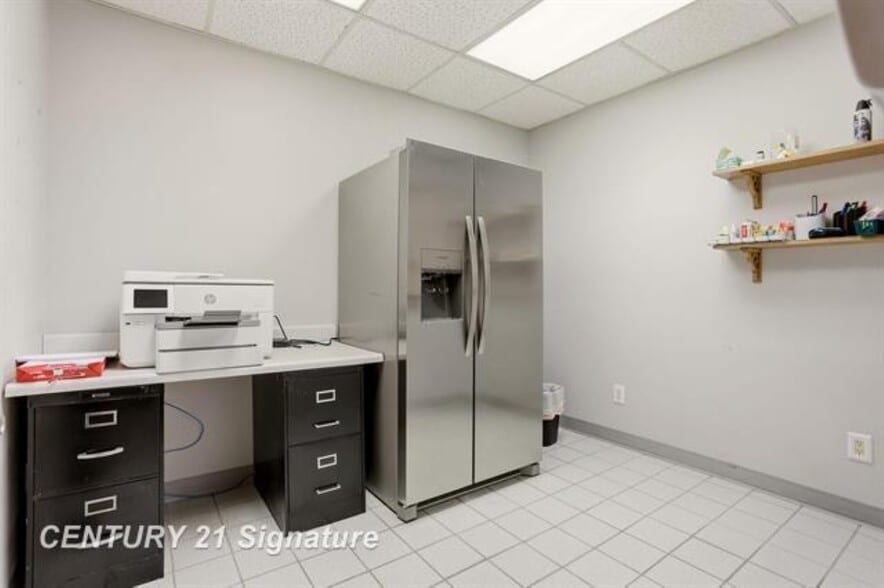 More Photos Of 3167 Enterprise Dr, Saginaw Office For Sale